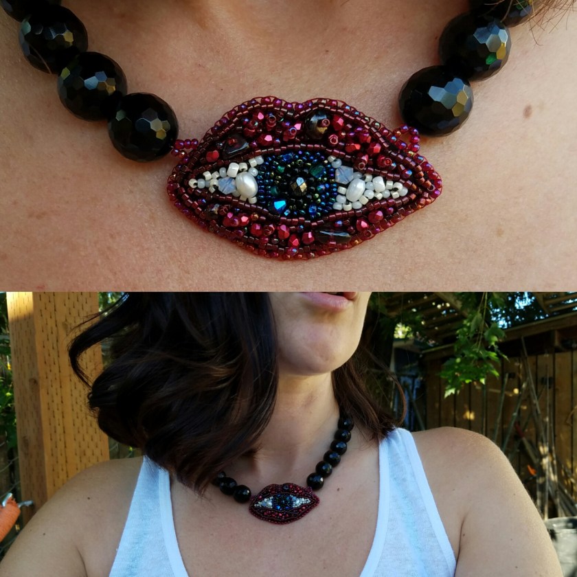 eye-lips-necklace